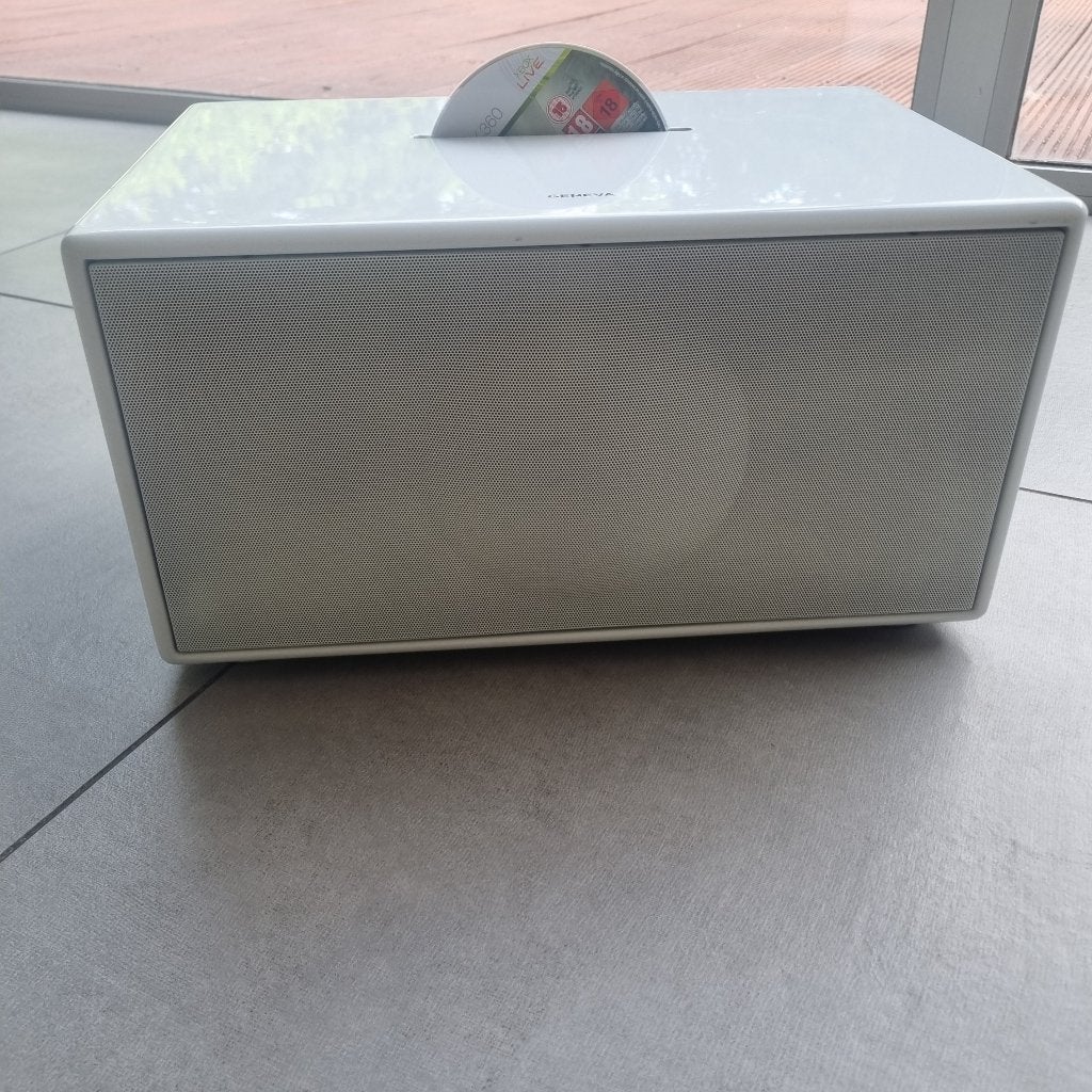 Geneva M speaker / cd speler geschikt voor Bluetooth, AUX-ingang, Zo goed als nieuw, Minder dan 60 watt, Boekenplank luidspreker