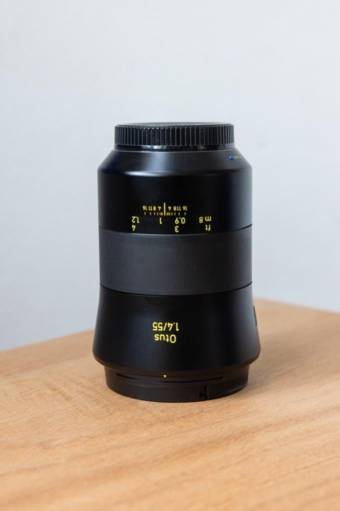 Zeiss Otus 55mm F/1.4 Canon, Ophalen, Zo goed als nieuw, Standaardlens