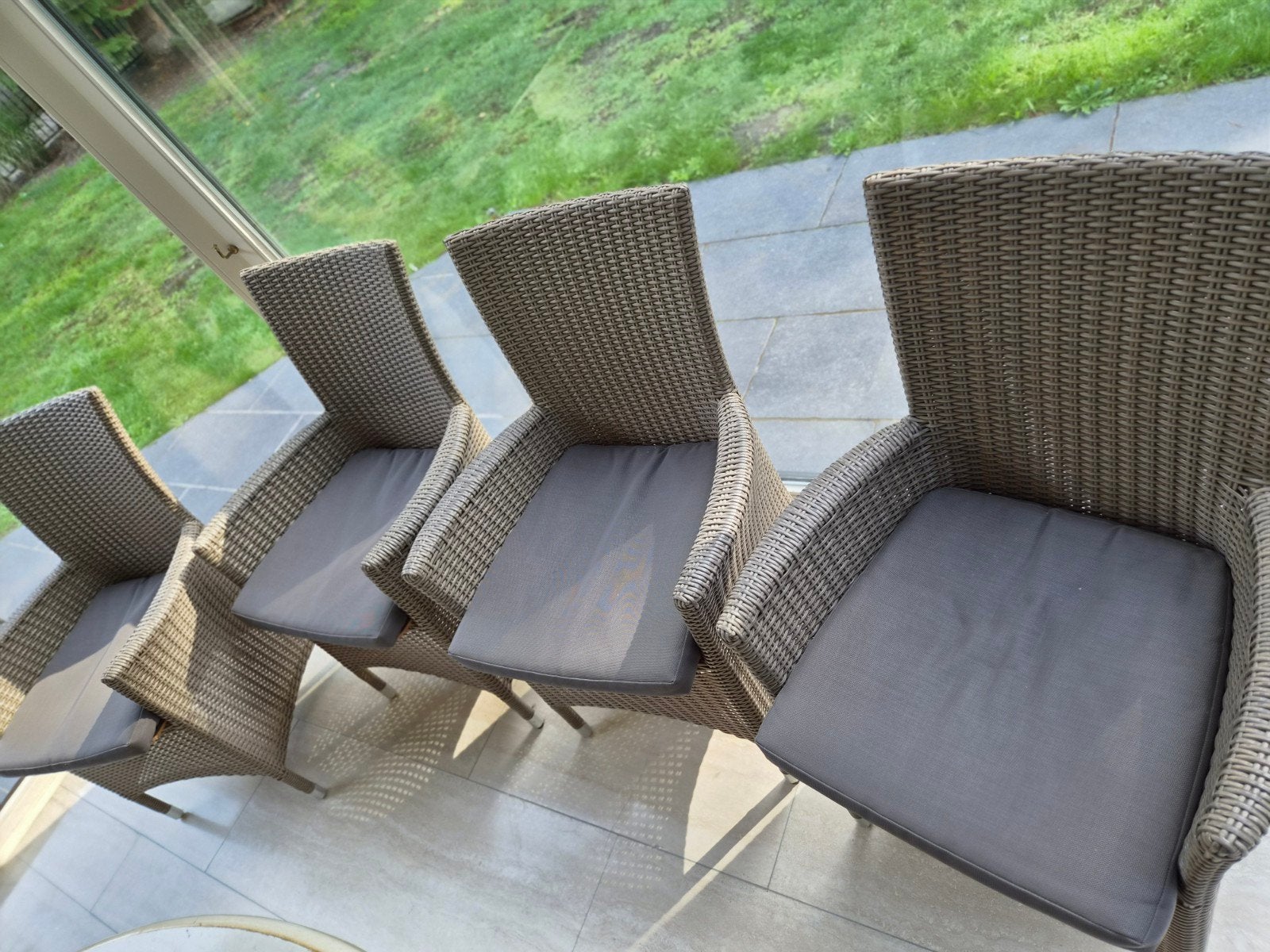 Stoelen, Ophalen
