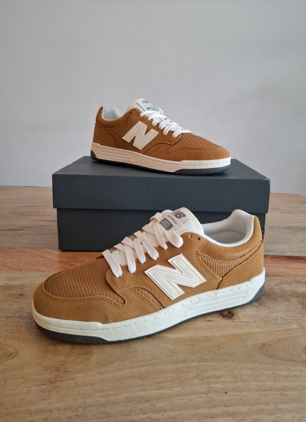 New Balance 480 Stucco Camel – Maat 44, Kleding | Heren, Schoenen, Bruin, New balance, Nieuw, Ophalen of Verzenden