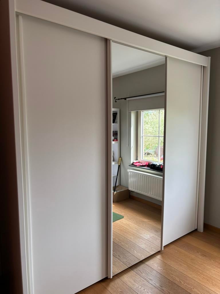 Grote witte kleerkast, Huis en Inrichting, Kasten | Kleerkasten, Ophalen, Met deur(en), 200 cm of meer, Zo goed als nieuw