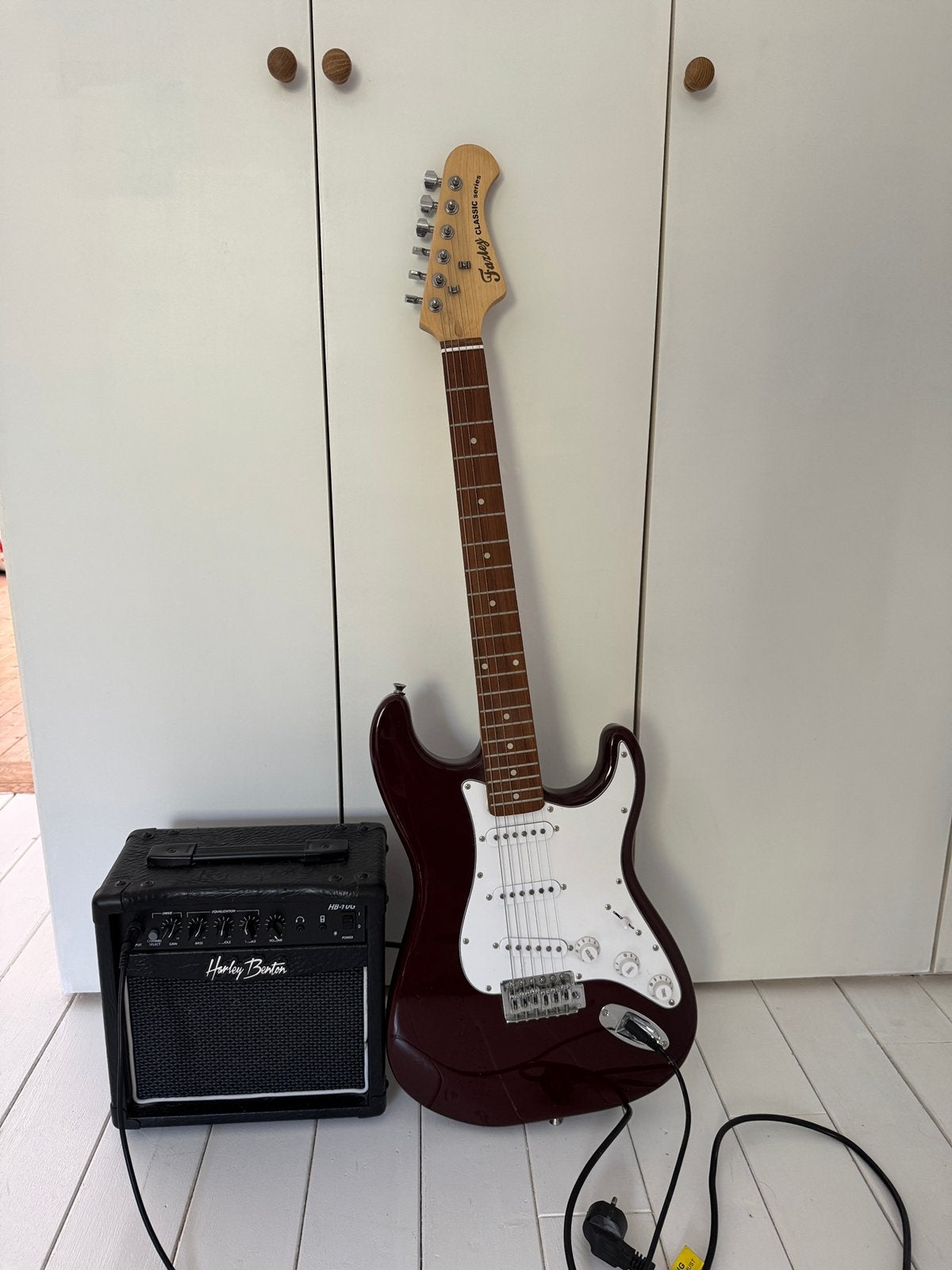 Elektrische gitaar (Farley) + versterker, Muziek en Instrumenten, Snaarinstrumenten | Gitaren | Elektrisch, Ophalen, Zo goed als nieuw