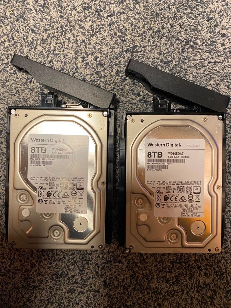 2 NAS hard drives. Western Digital, WD80EDAZ., Computers en Software, Intern, Gebruikt, Server, HDD