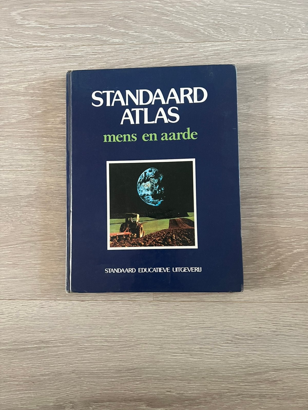 Standaard Atlas Mens en aarde, Ophalen, Zo goed als nieuw