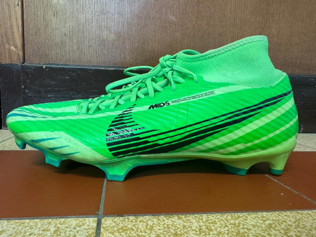 Chaussures de football Nike 44.5, Sports & Fitness, Enlèvement, Comme neuf