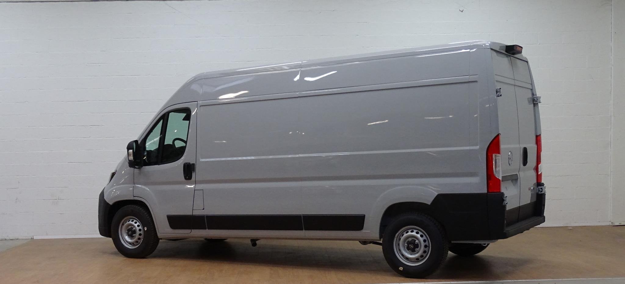 Opel Movano 3500 2.2 Turbo D S/S 180 AT8 L3H2 Heavy, Auto's, Bestelwagens en Lichte vracht, 4 deurs, Stof, Zwart, 4 cilinders