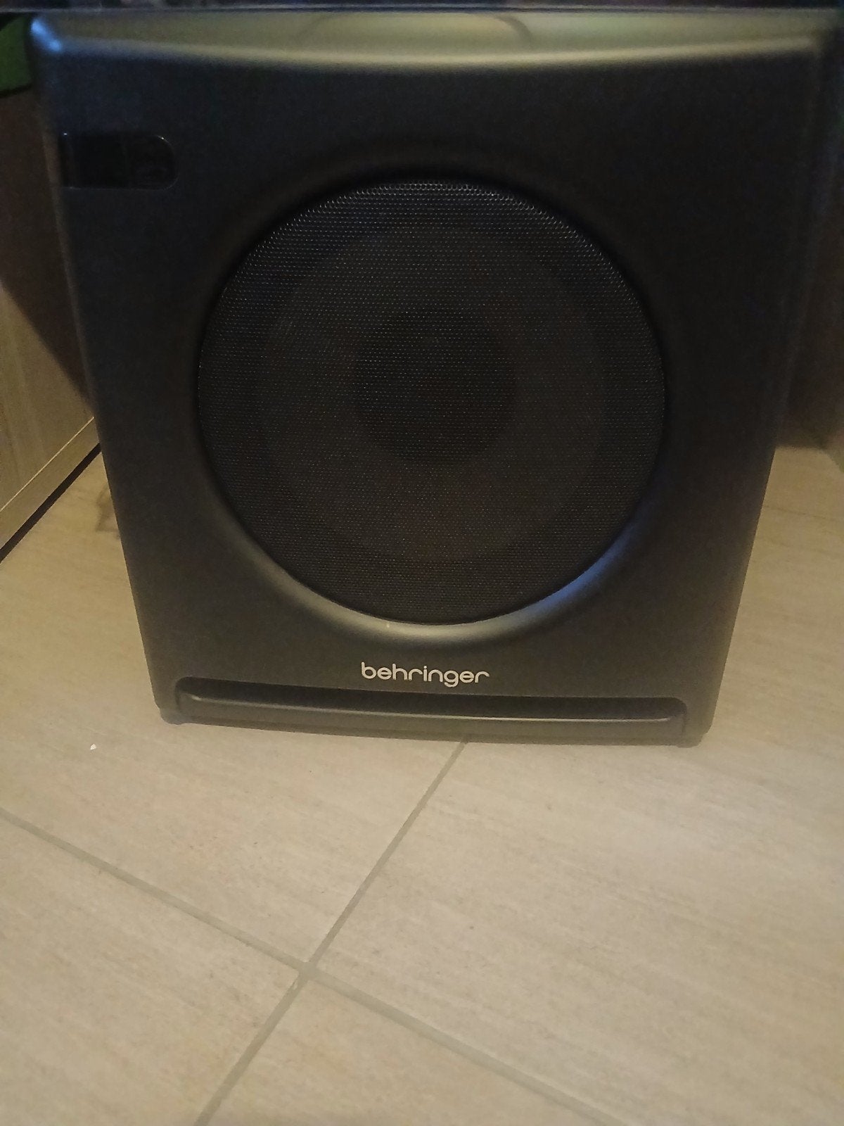 Behringer k10s actieve subwoofer, Ophalen