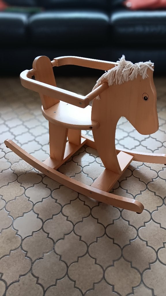 Cheval à bascule, Enlèvement, Comme neuf