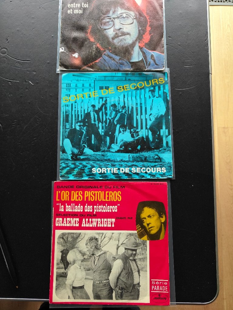 Lot de 3 célibataires francophones, CD & DVD, Housse de protection extérieure, Enlèvement, Utilisé