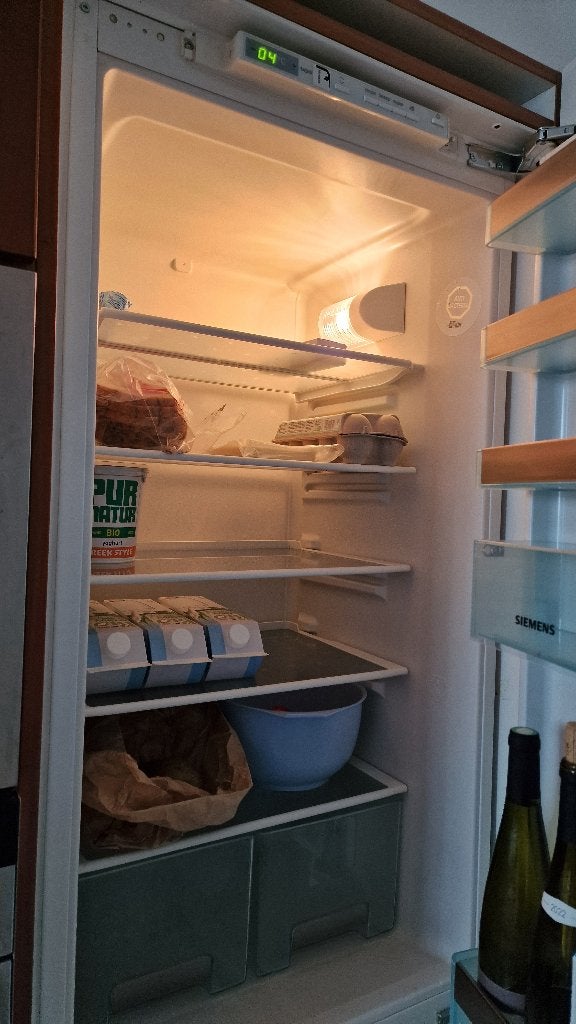Built-in Siemens fridge freezer, Elektronische apparatuur, 150 tot 200 liter, Ophalen, Zo goed als nieuw, Met aparte vriezer