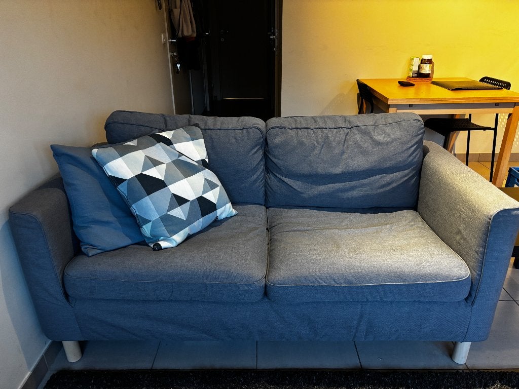 Grijze zetel voor 2 personen, Ophalen, 150 tot 200 cm, Tweepersoons, Scandinavisch