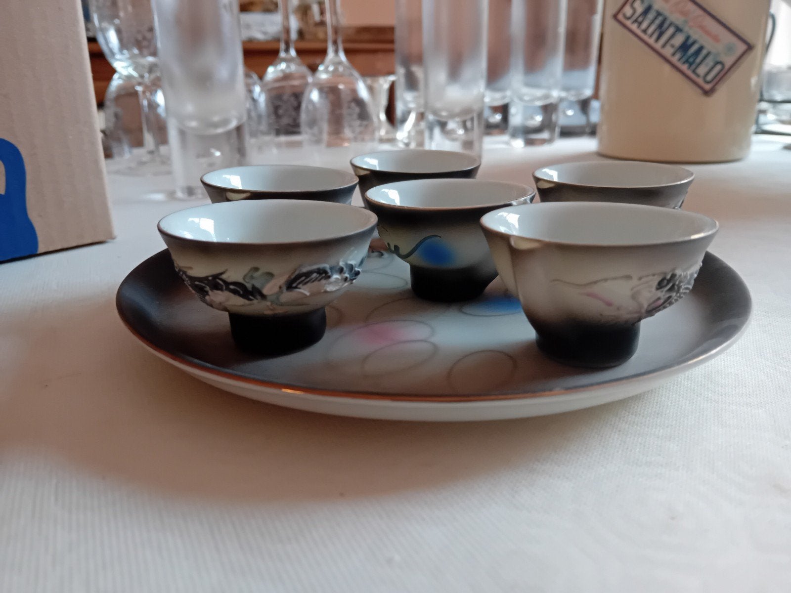 6 petits verres sur plateau d'origine japonaise, Antiquités & Art, Enlèvement