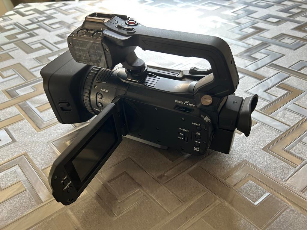 Canon XA50 4K camcorder + extra batterij (BP-820), Ophalen, Zo goed als nieuw, Canon