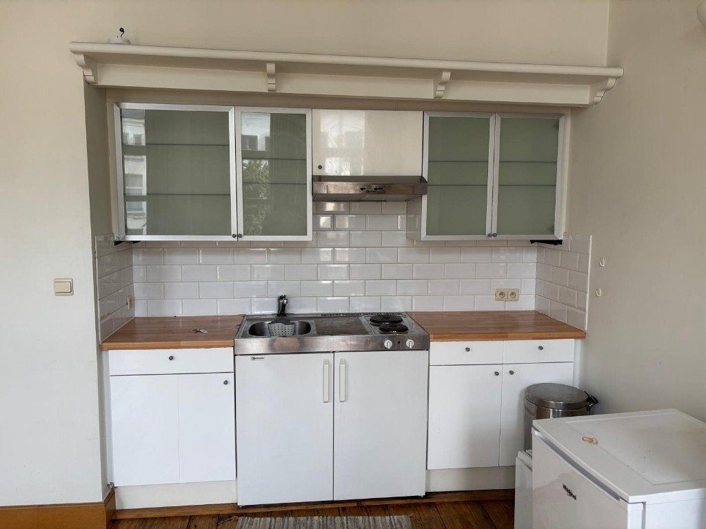 Gratis - Drie volledige keukens, Huis en Inrichting, Keuken | Complete keukens, Ophalen, Gebruikt, Wit, Enkelwandige keuken