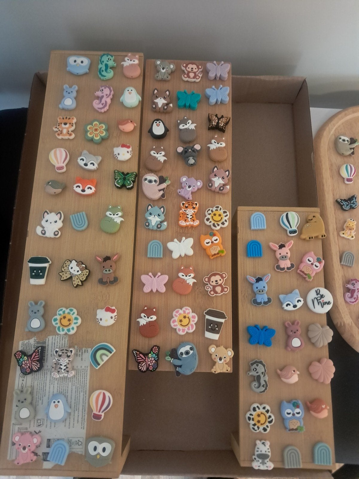 TITEL: 85x focal beads siliconen mix - aap koala vos vlinder, Ophalen of Verzenden, Nieuw, Kunst en Creatief