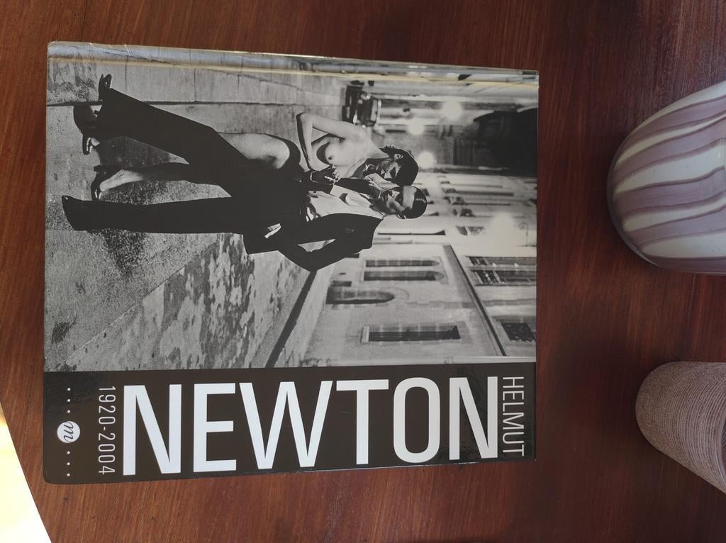 Helmut Newton, Verzenden