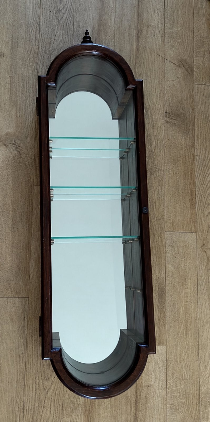 Vitrine ancienne avec miroir, Enlèvement
