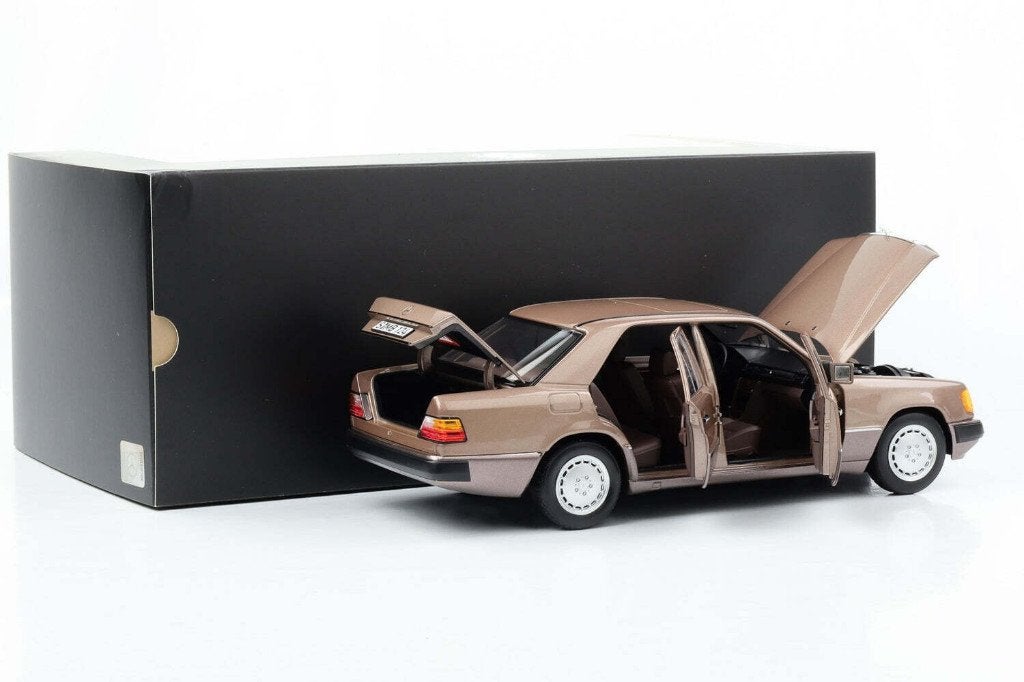 Miniatuur Mercedes Benz 230E W124 Rose Dealer 1/18 Nieuw!, Ophalen of Verzenden, Norev