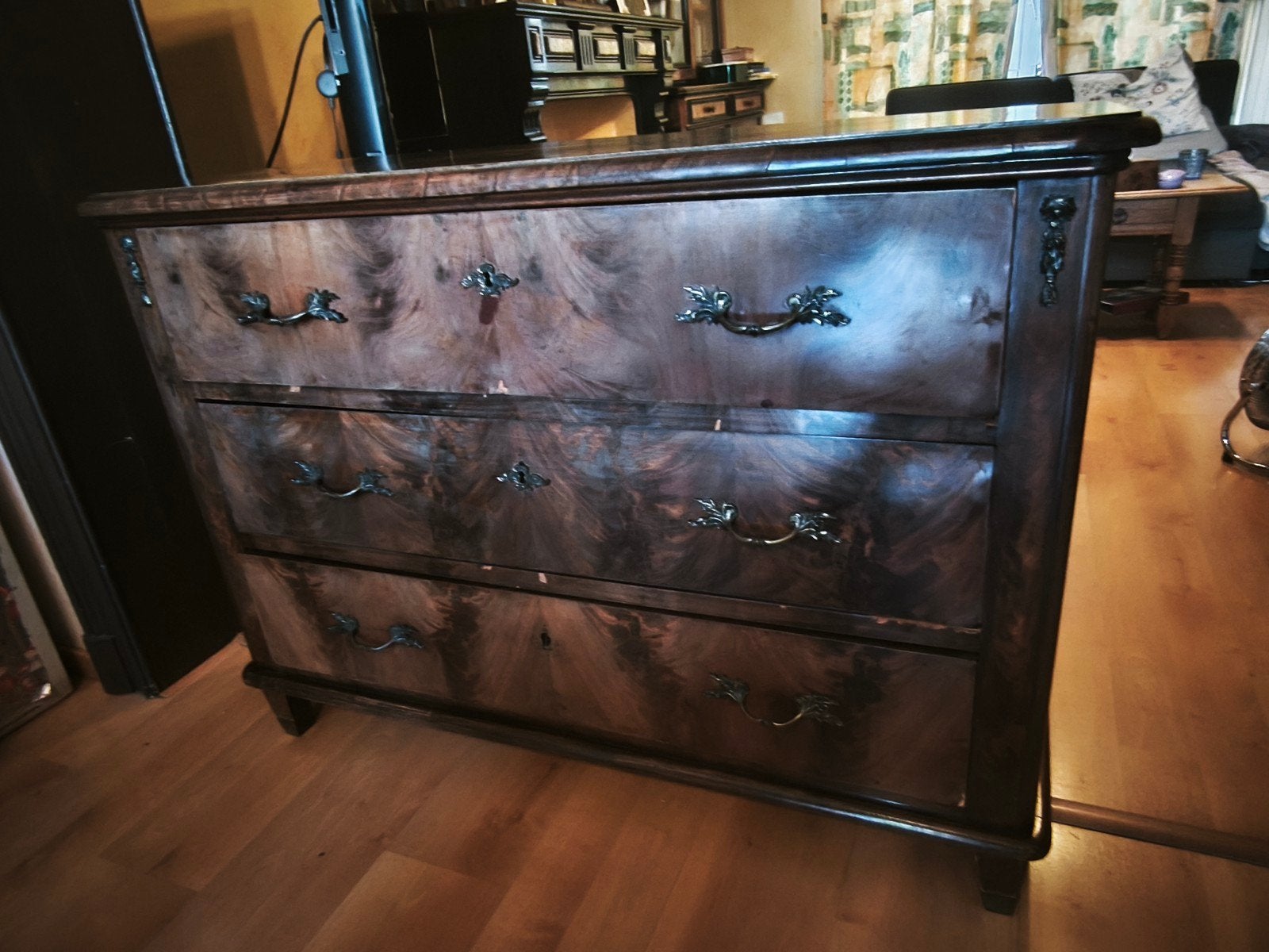 Commode lingère  en ronce de noyer 120/48/96, Enlèvement