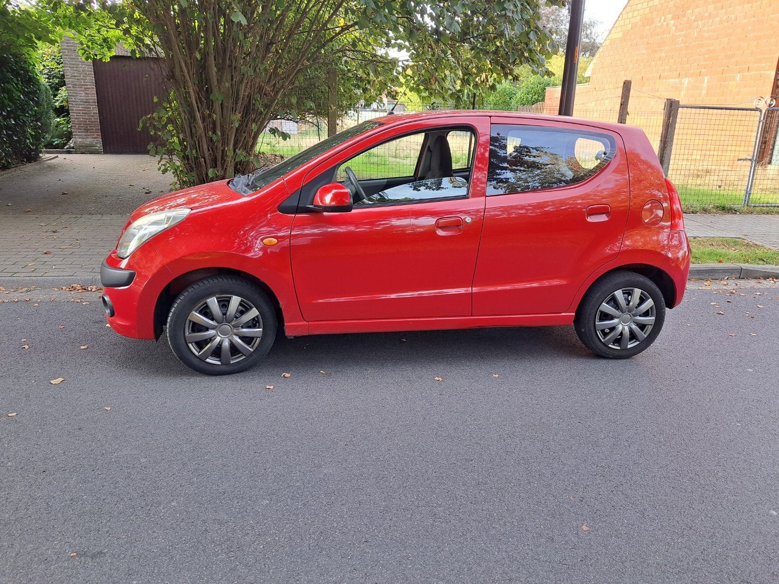Nissan Pixo 1.0 à essence. 5 euros. Bon état, Autos, Rouge, Euro 5, Achat, 50 kW