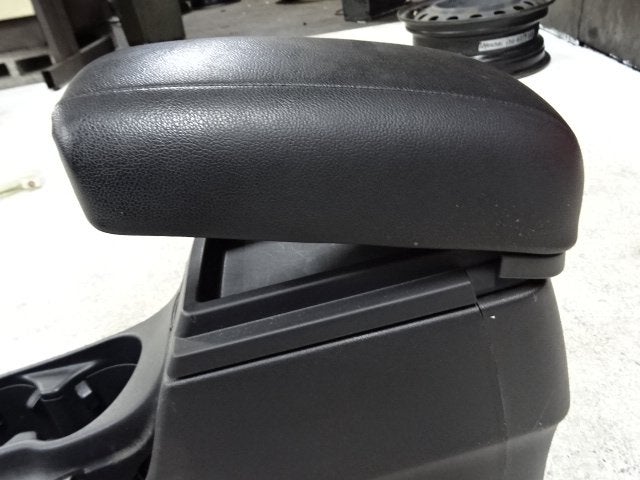 MIDDENCONSOLE Hyundai i30 (FD) (01-2007/11-2011), Hyundai Motor Deutschland GmbH, Gebruikt, Kaiserleipromenade 5
63067  Offenbach am Main, DE