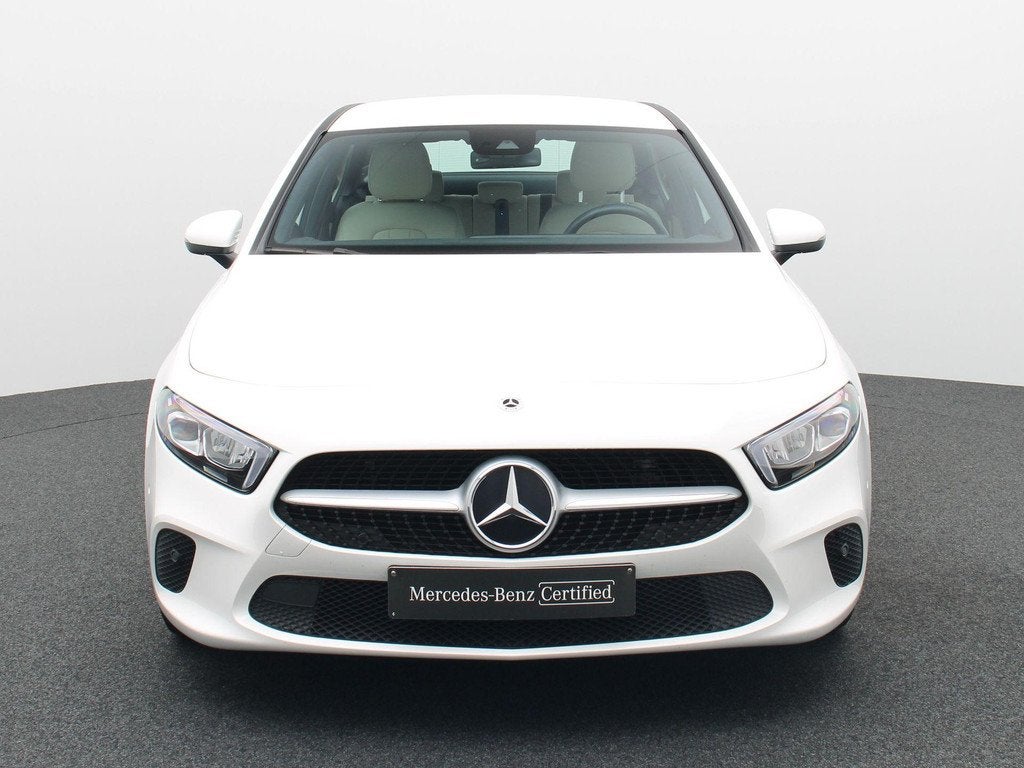 Mercedes-Benz A-Klasse 180 Luxury Line Limousine + LEDER + T, Autos, Classe A, Entreprise, Entretenue par le concessionnaire, Automatique