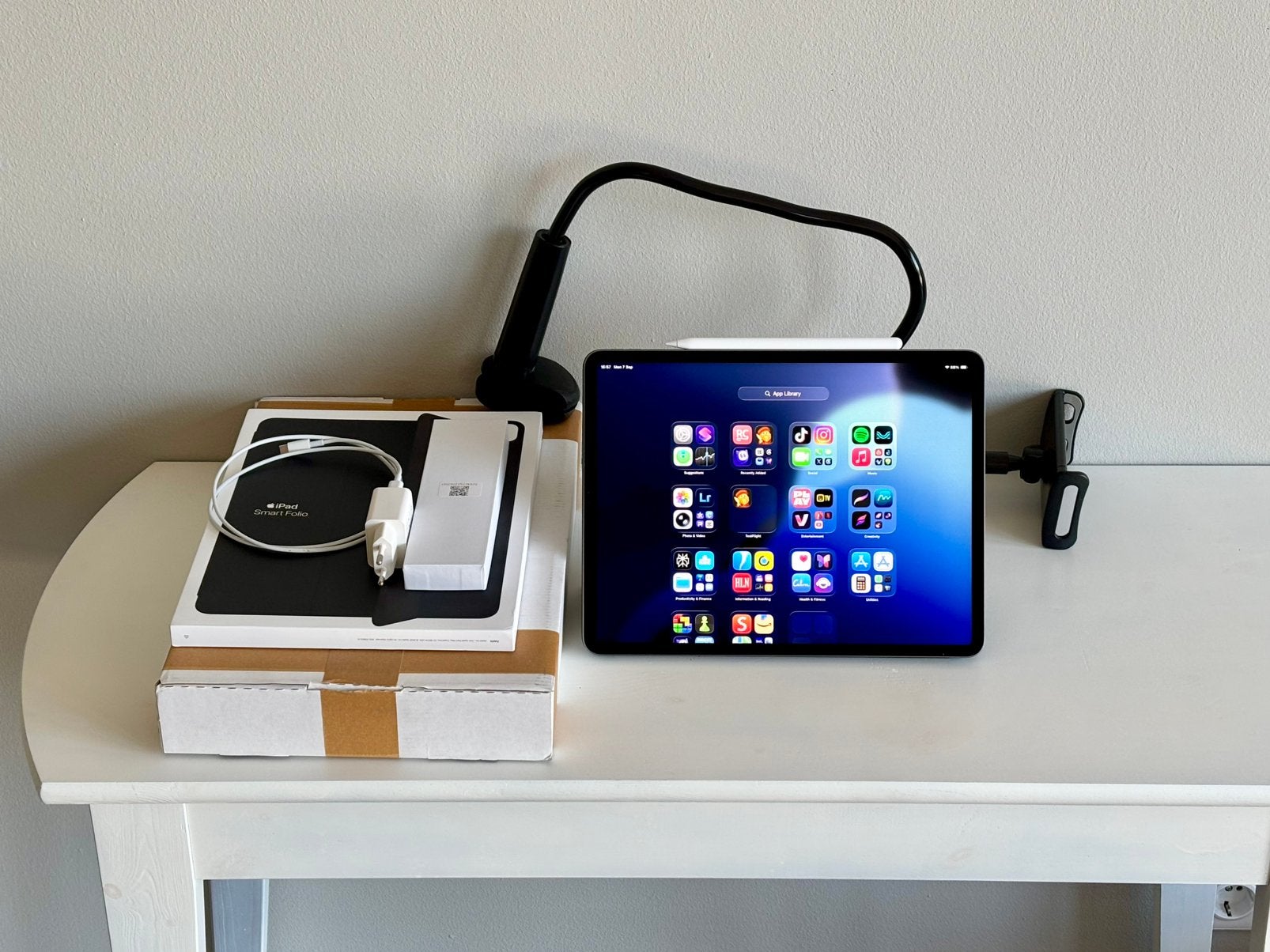 iPad Pro 12.9” 2021 256GB + Apple Pencil 2 + hoes + houder, 13 inch of meer, Ophalen of Verzenden, Zo goed als nieuw, Apple iPad Pro