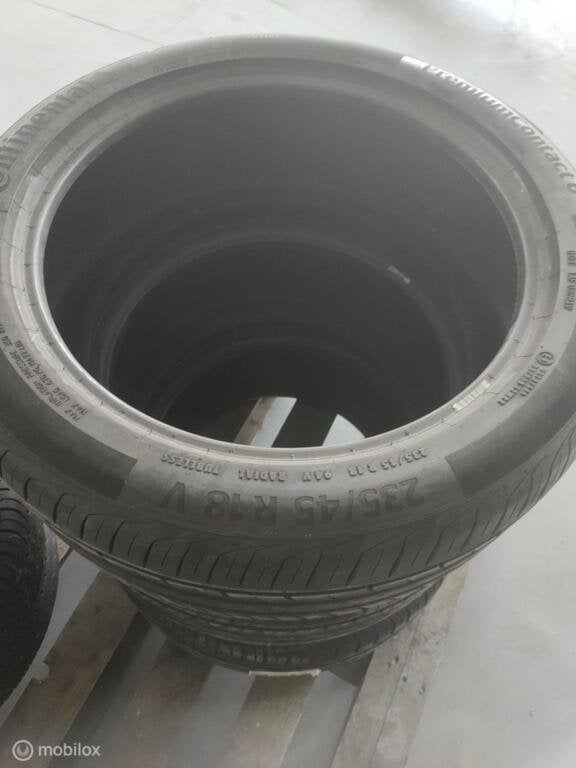Banden 235/45 R18 - V - Continental- 04625, Gebruikt, Ophalen of Verzenden