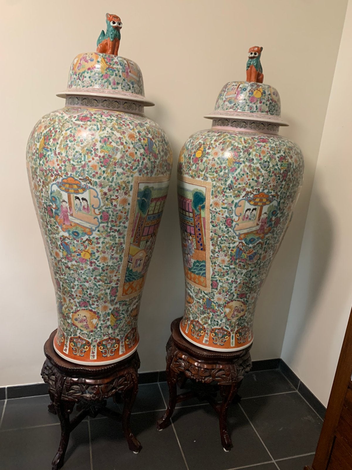 Een paar uitzonderlijke decoratieve chinese dekselvazen 20e, Antiek en Kunst, Ophalen