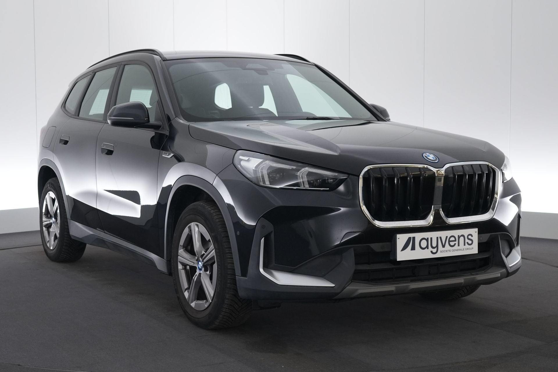 (2CXE100) BMW X1, Auto's, Zwart, Plug-in hybride, Bedrijf, 5 zetels