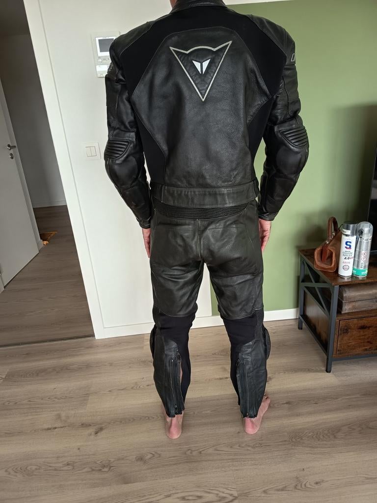 Ensemble moto DAINESE en cuir, Motos, Enlèvement, Combinaison