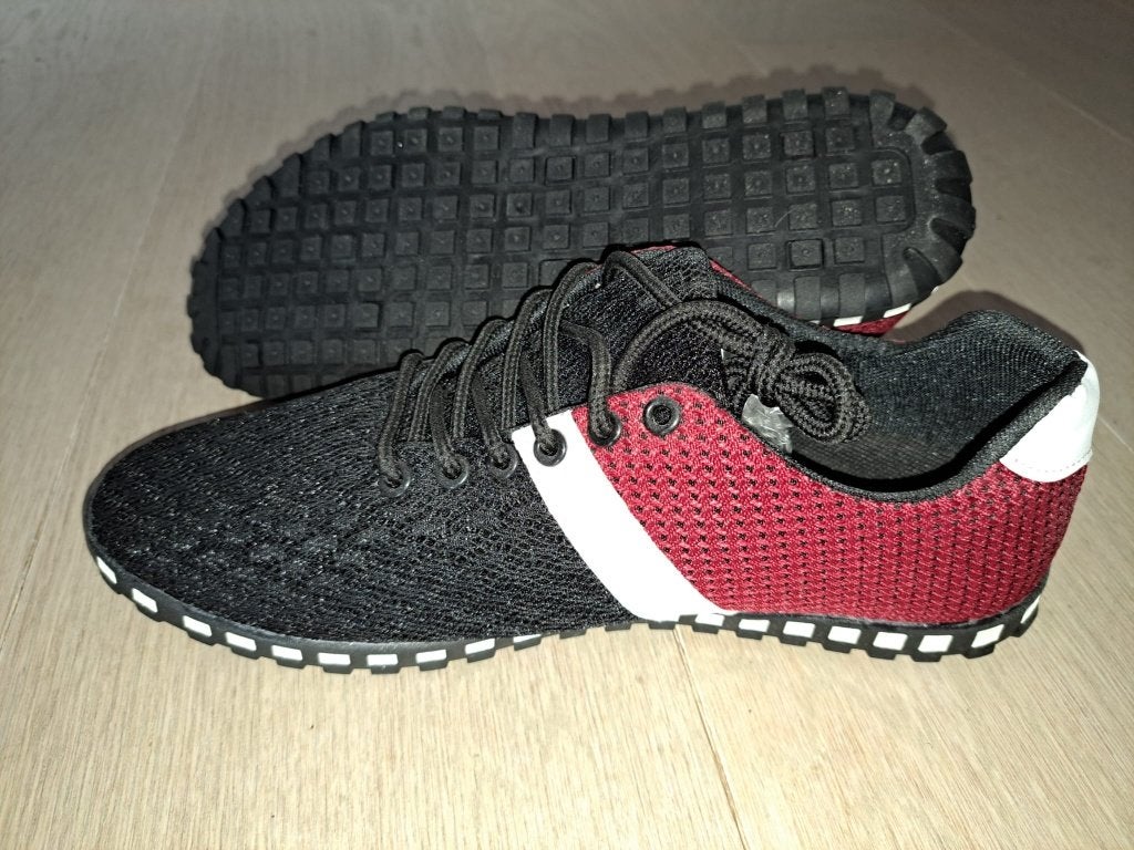 sportieve sneakers maat 43 – Zwart / Rood – Niet gedragen!, Neuf, Enlèvement ou Envoi, Autres couleurs, Baskets