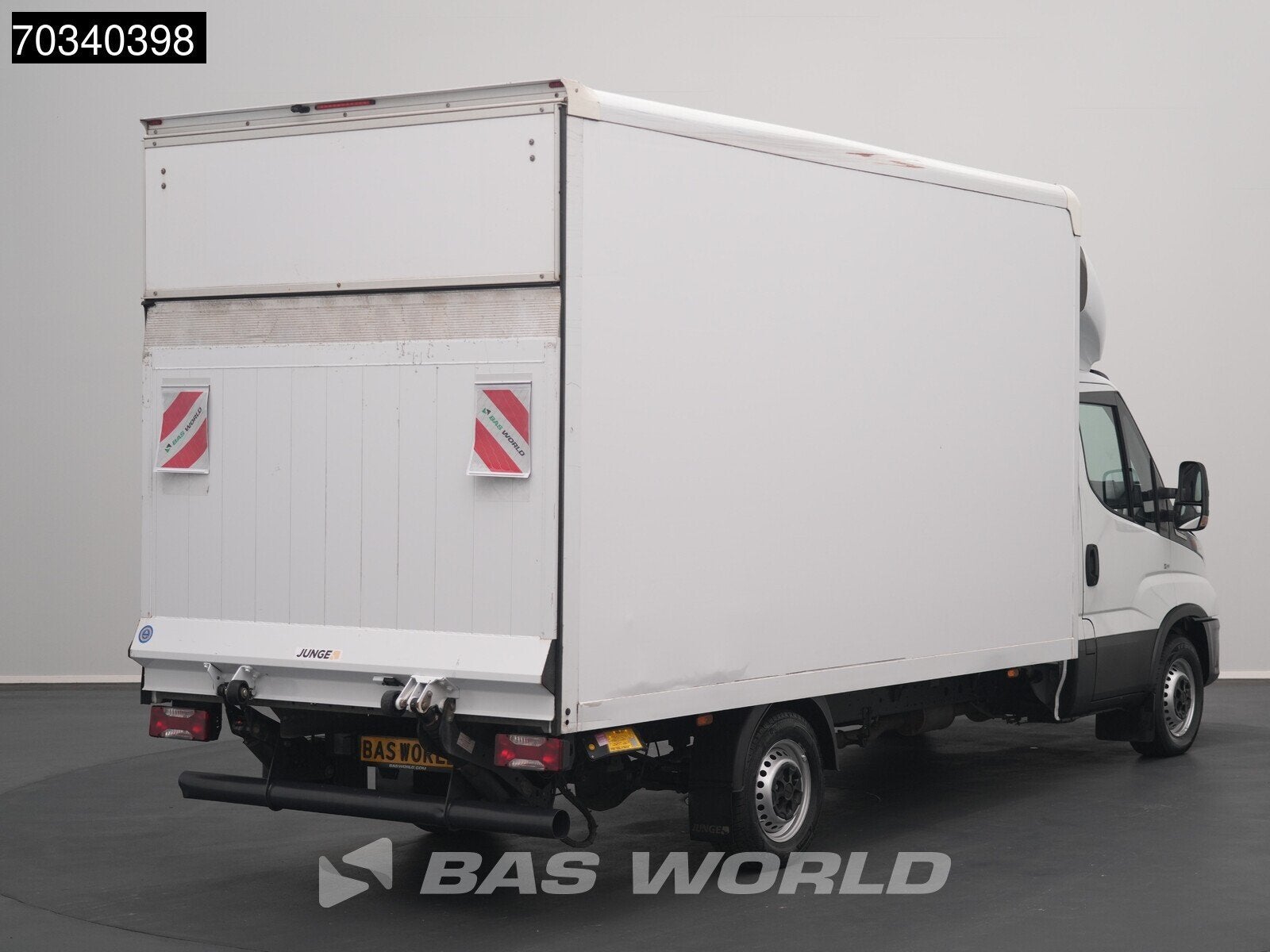 Iveco Daily 35S16 Automaat Laadklep Airco Camera Bakwagen Me, Automaat, Stof, Gebruikt, Euro 6