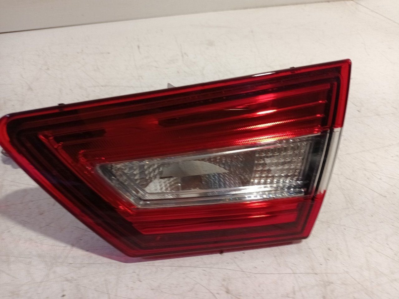 Achterlicht kofferdeksel achterklep rechts Renault Clio, Onderdelen@venauto.nl, Van der Ven Autorecycling B.V., Gebruikt, Ettenseweg 76, 4706 PB Roosendaal, The Netherlands