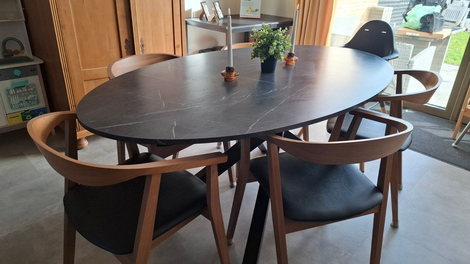 Eettafel ovaal IKEA, Huis en Inrichting, Ophalen, 100 tot 150 cm, Zo goed als nieuw, Vijf personen of meer