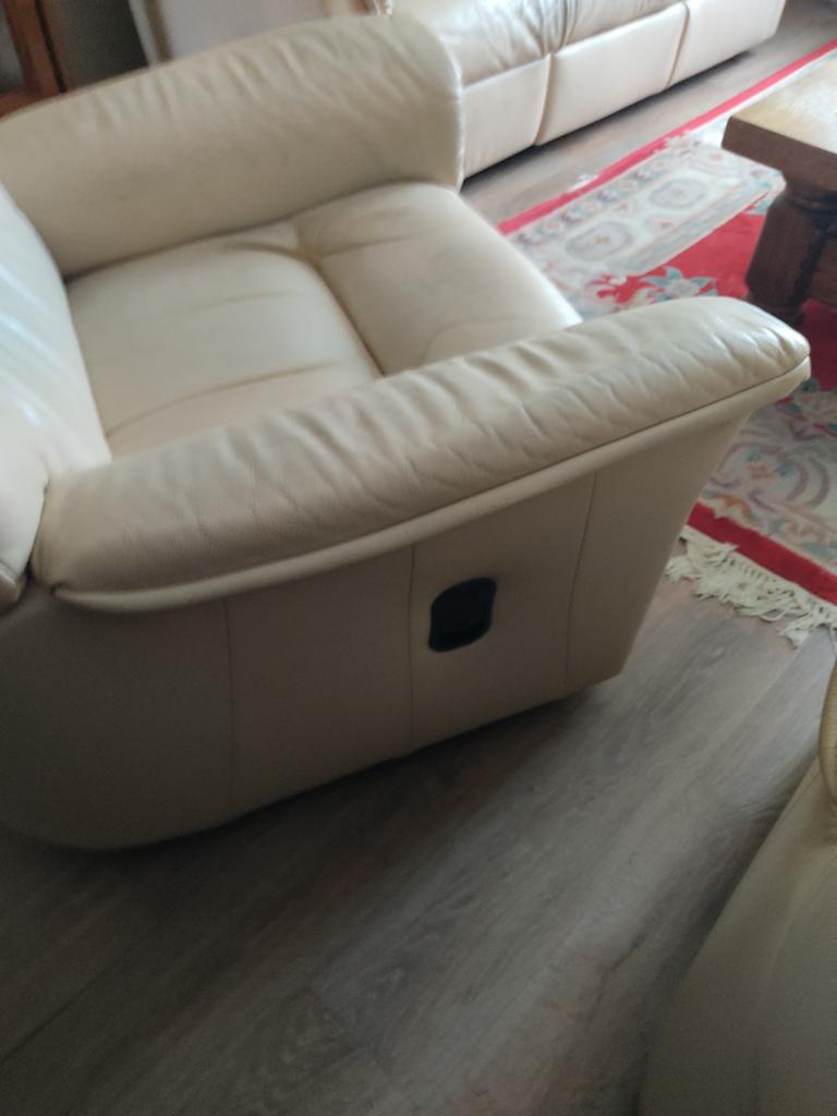 Wit leder salon, Ophalen