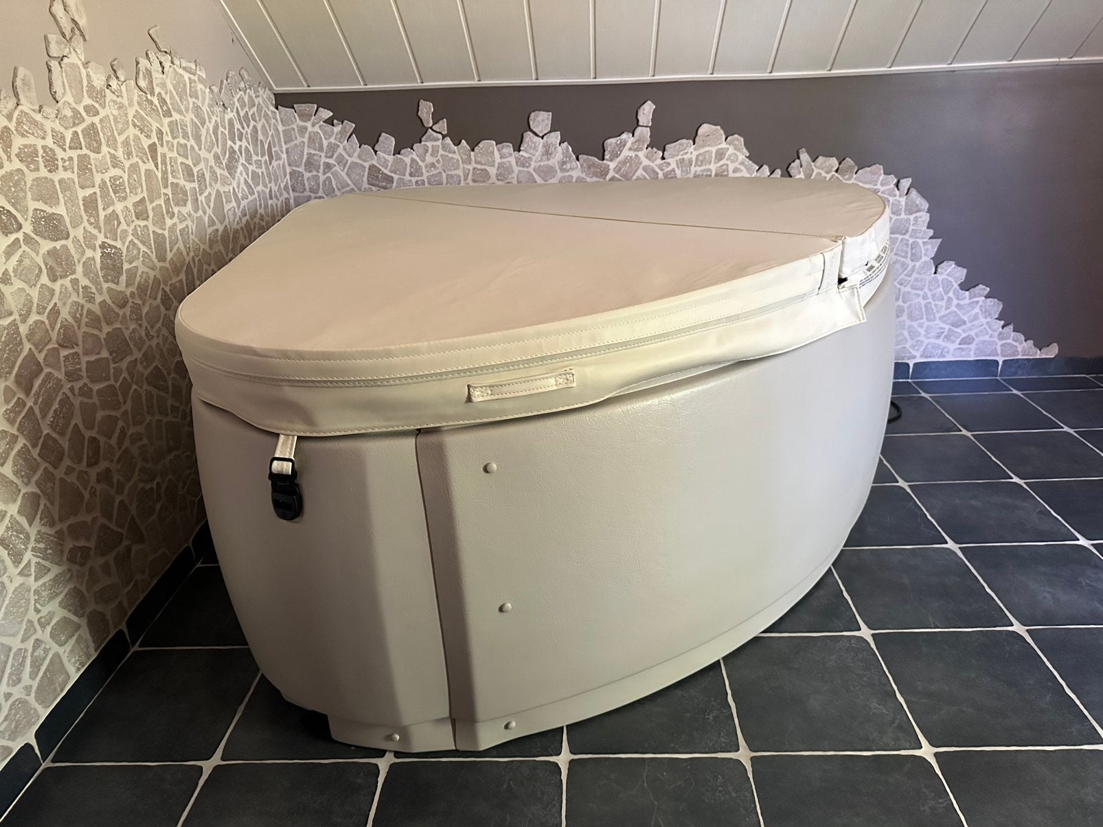 Hotspring - bubbelbad, Ophalen, Zo goed als nieuw, Filter, Vast