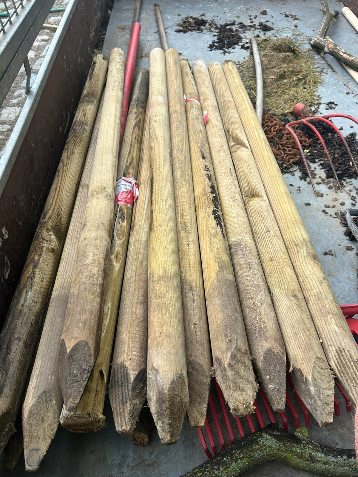 Poteaux en bois imprégnés, Enlèvement