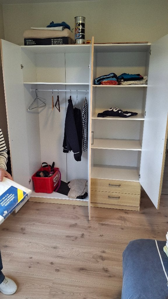 Kleerkast 2x gratis, Ophalen, Met lade(s), Gebruikt, 100 tot 150 cm
