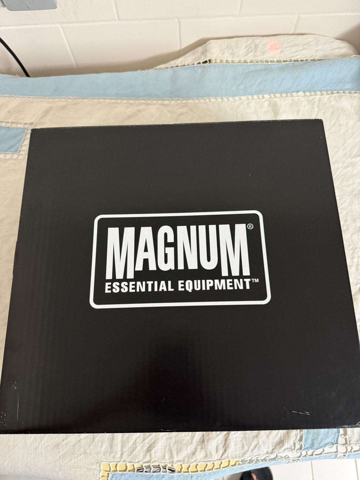 Magnum à vendre, Enlèvement, Comme neuf