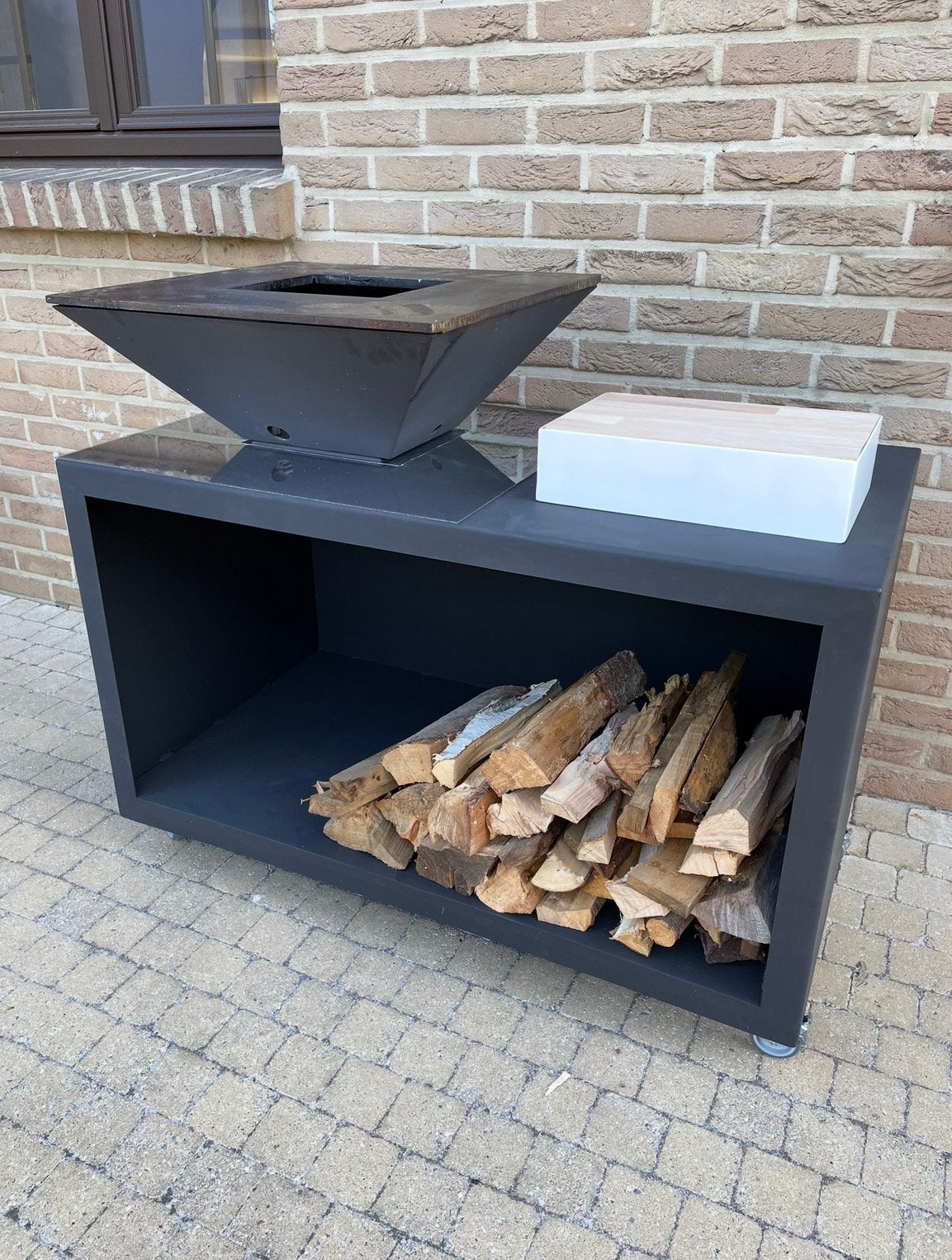 BBQ op hout, Tuin en Terras, Ophalen, Zo goed als nieuw