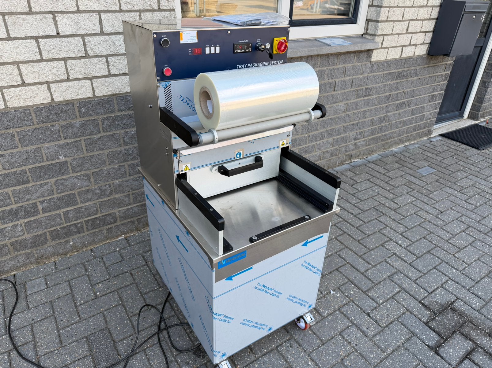 Henkovac TPS XL tray packaging system bj 2024, Ophalen, Zo goed als nieuw