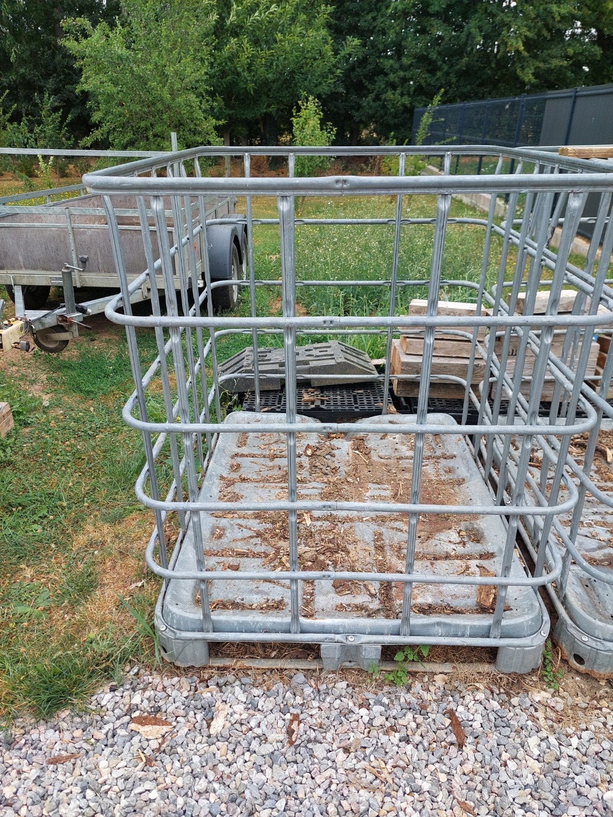 cage métal, Enlèvement