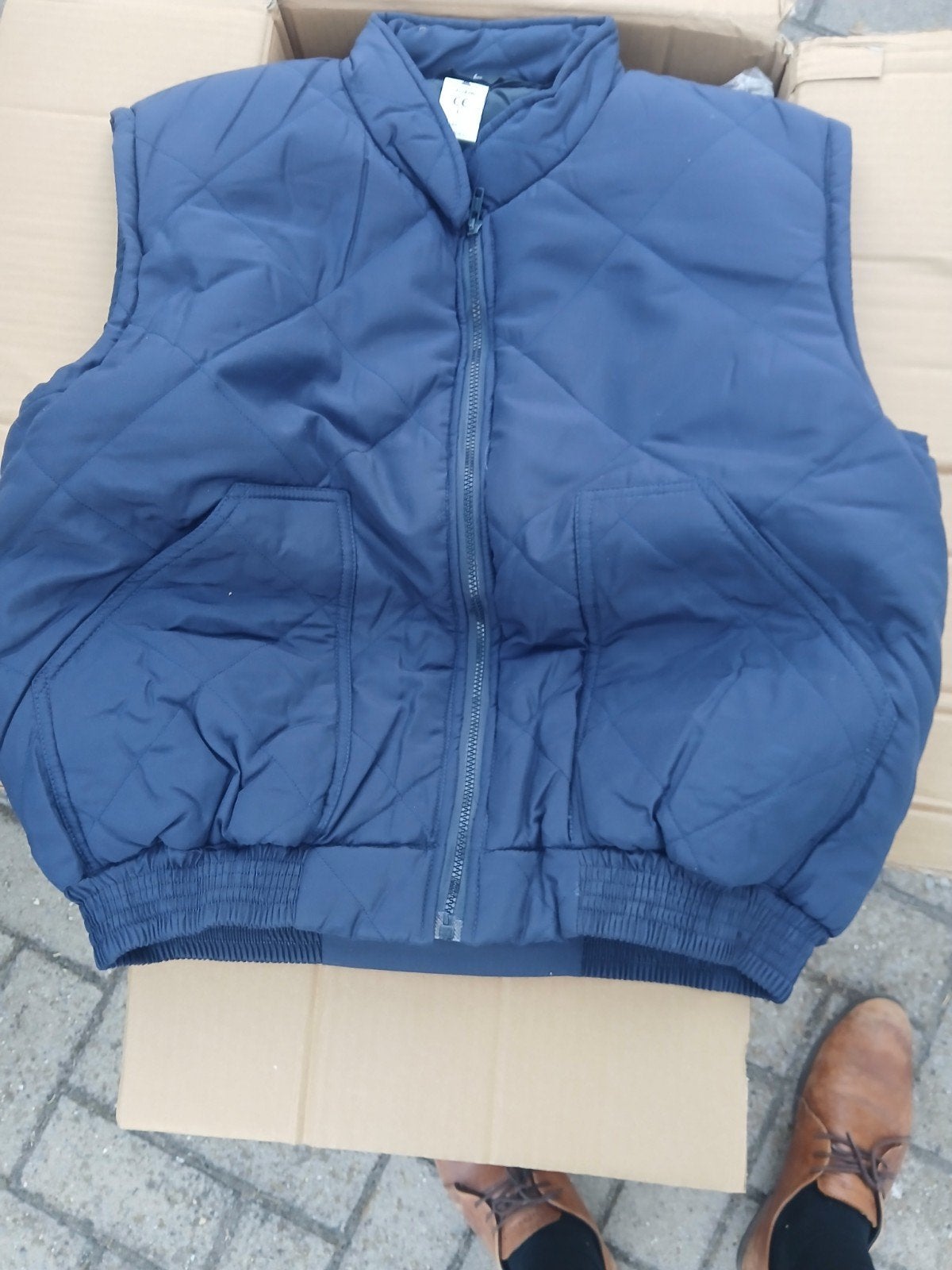 te koop doos met 10 nieuwe bodywarmers L, Kleding | Heren, Bodywarmers, Ophalen