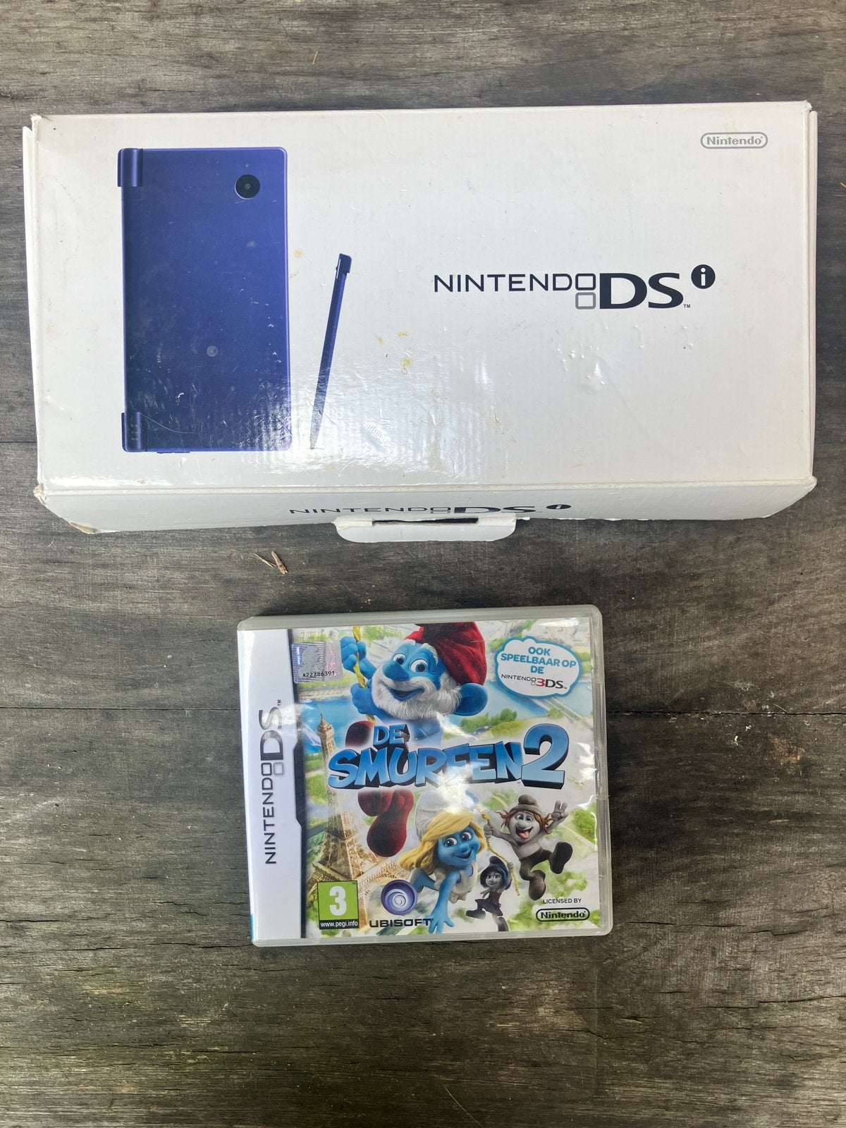 Nintendo DSi Metallic Blue TWL-001 met De Smurfen 2 spel, Games en Spelcomputers, Spelcomputers | Nintendo DS, Ophalen, Dsi