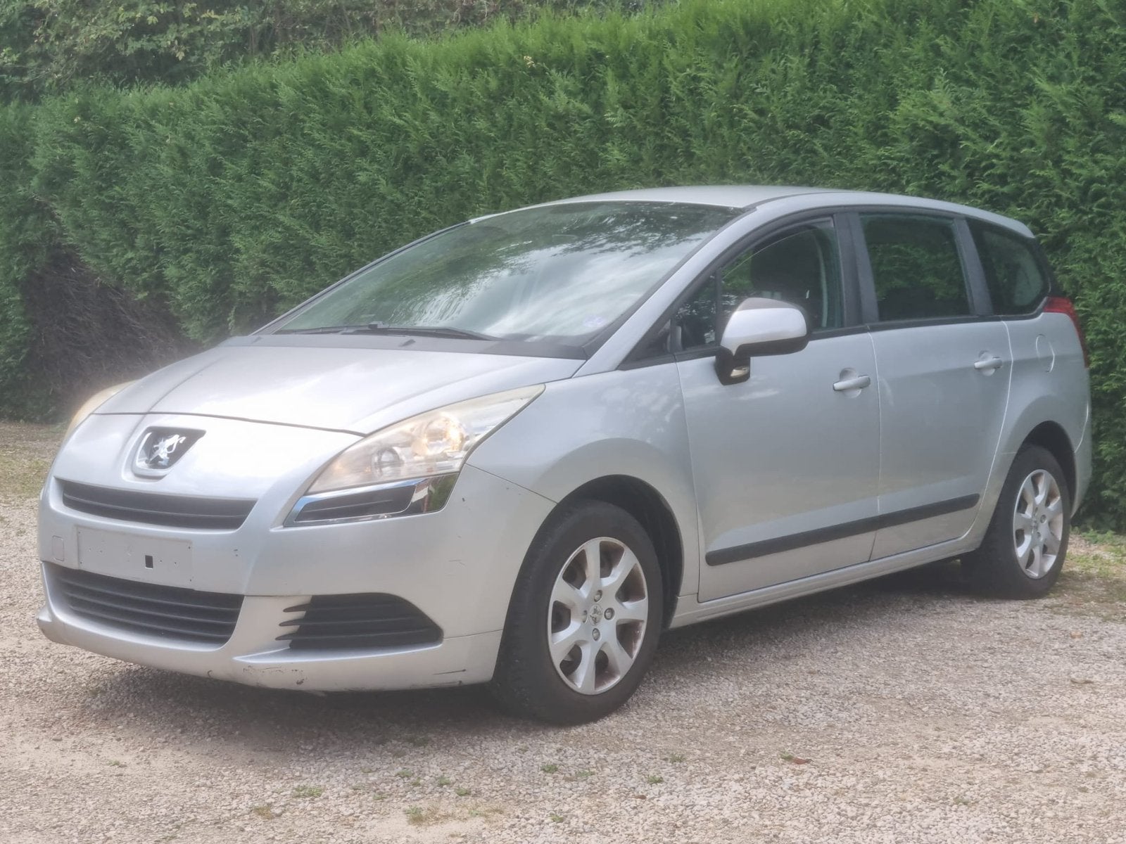 Peugeot 5008 1.6i Benzine — 2013—7 zitplaatsen — Euro 5—, Auto's, Peugeot, Voorwielaandrijving, Zwart, 4 cilinders, 7 zetels