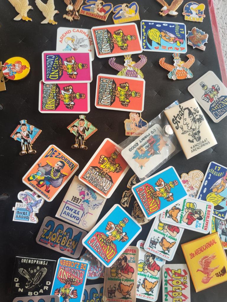 Pins Aalst carnaval, Ophalen