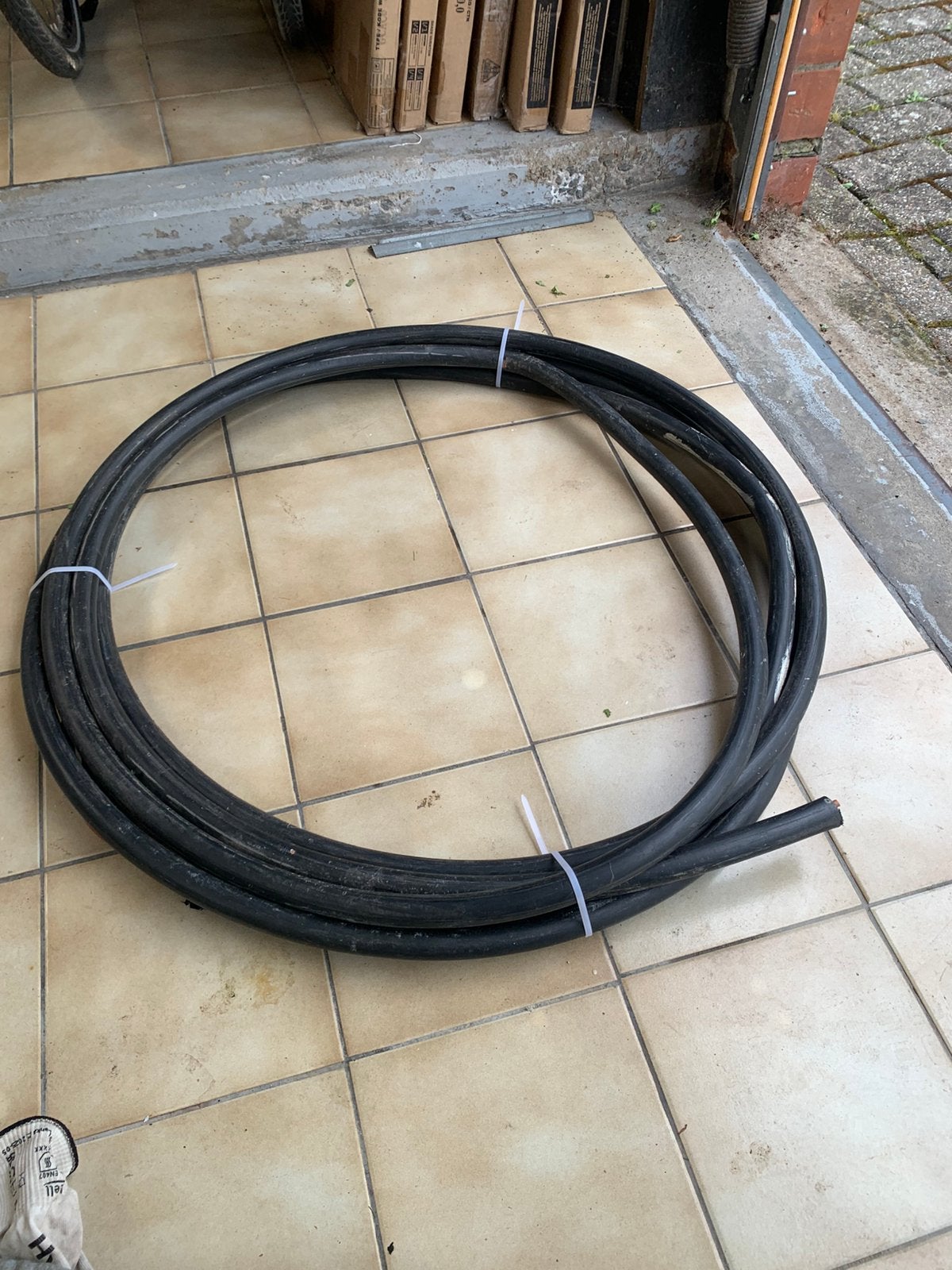 EVAVB Gewapende Grondkabel 4x10 mm² — 9 meter, Bricolage & Construction, Électricité & Câbles, Utilisé, Enlèvement
