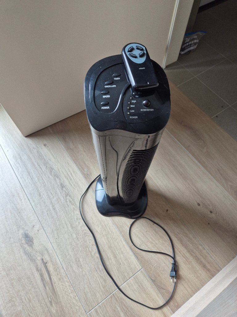 Ventilator met afstandsbediening, Elektronische apparatuur, Ophalen, Ventilator met afstandsbediening, Zo goed als nieuw, Torenventilator