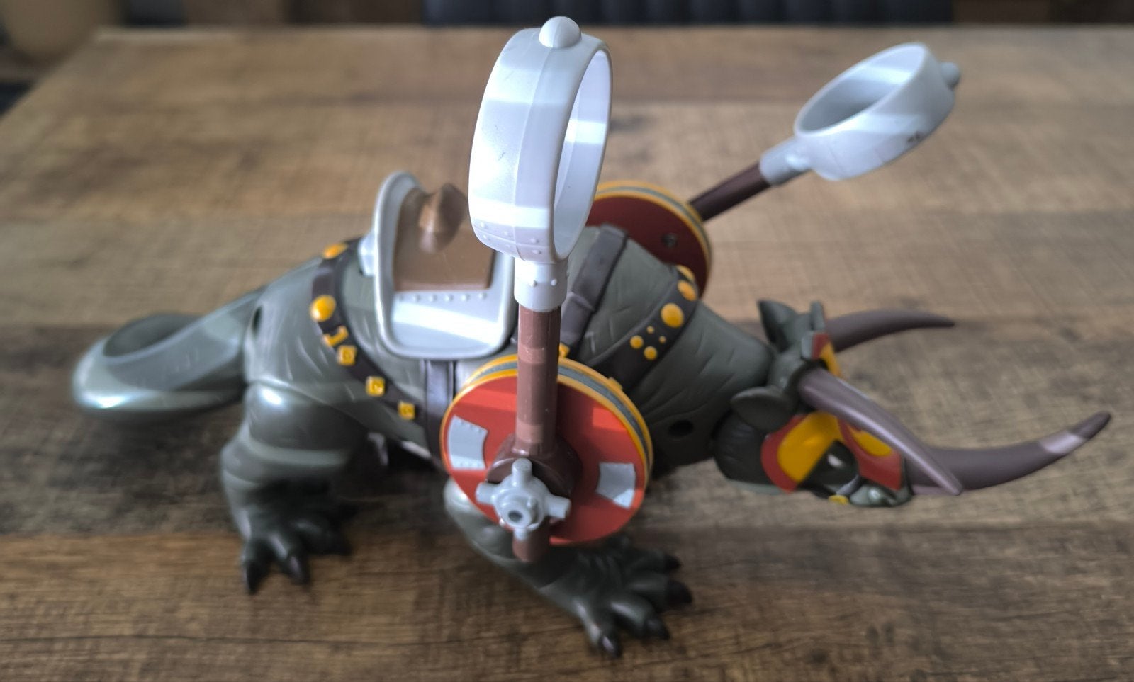 Avatar The Last Airbender Fire Attack Rhino, Kinderen en Baby's, Speelgoed | Actiefiguren, Gebruikt, Ophalen
